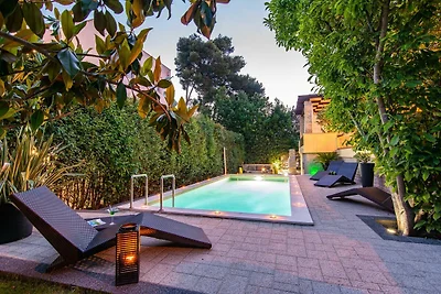 Eine charmante Villa mit privatem Pool in...
