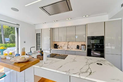 Villa in Puerto Banús mit beheiztem Pool