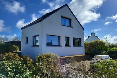 Ferienhaus in Plouhinec mit Terrasse