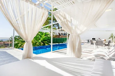 Villa in Kalkan mit Schwimmbecken