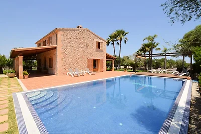 Villa in Muro met zwembad en tuin