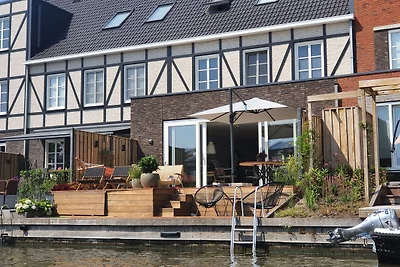 Ideale casa familiare sull'acqua