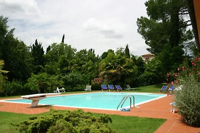Villa met zwembad en tennisbaan