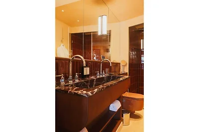 Vertraulicher Raum 3, nur einen Steinwurf vom...