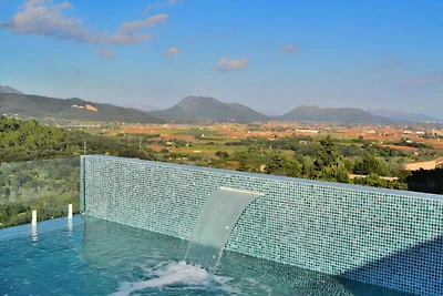 Villa in Buger mit Dachterrasse, Pool und...