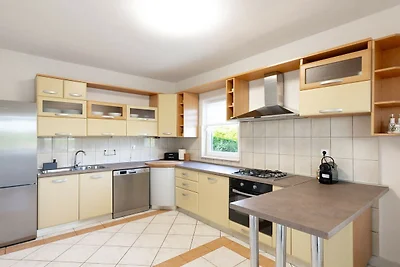 House Rose with Garden and Pool - Three Bedro...