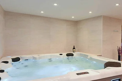 Villa in Vrsi mit Schwimmbecken