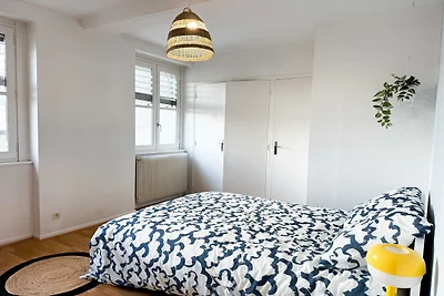 Camera accogliente in un accogliente appartam...