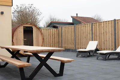 Wellness-Bungalow mit Whirlpool und Sauna