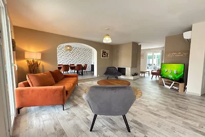 Moderne villa in Vendres met zwembad