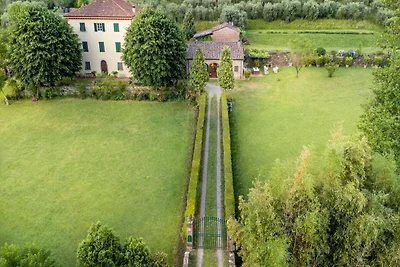 Villa in Toscane bij Lucca met Zwembad