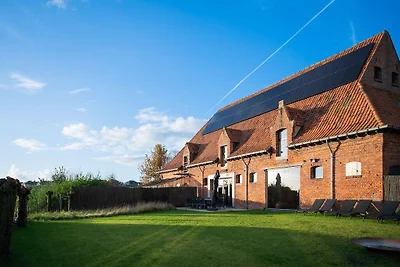 Gemütliches Ferienhaus in Moorslede mit Pool
