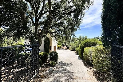 Villa in Valcros mit Pool und Meerblick