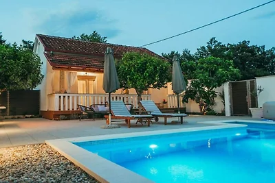 Stella mit Pool & beheizter Jaccuzzi