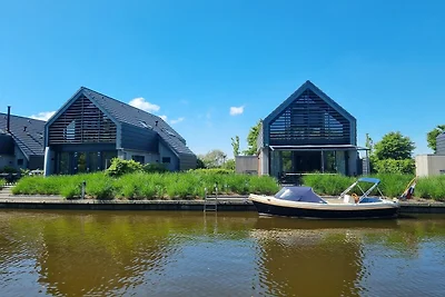 Watervilla in Balk bij Friese Meren