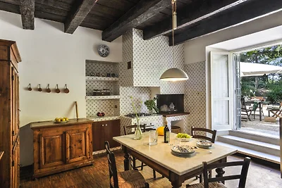 Palazzo rustico con barbecue
