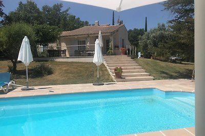 Villa rustica con piscina a Cereste, Francia