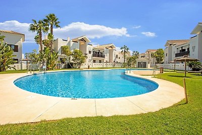 Amplio apartamento en San Roque con piscina