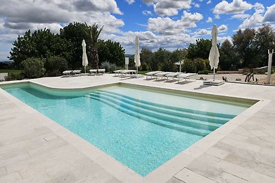 Alloggio in una bella villa con piscina