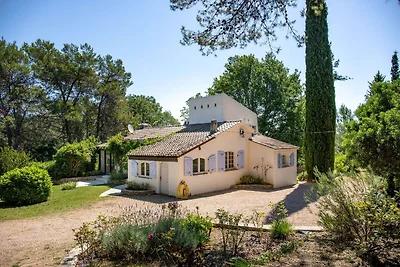 Schöne Villa in Lorgues mit Pool