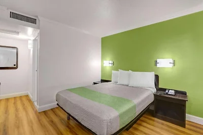 MS6 King City | 1 Queensize-Bett | Raucher