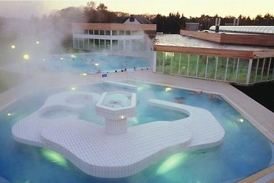 Moderne Wasserhütte mit Klimaanlage, in der N...