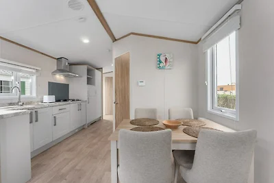 Accogliente casa mobile immersa nella natura