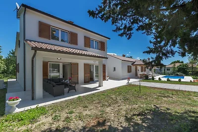 Ampia casa vacanze con piscina