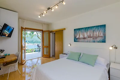 Apartments Sara (Molunat)