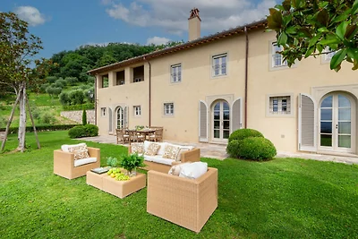 Luxusvilla mit 10 Schlafzimmern in Lucca