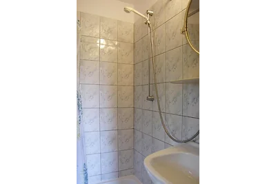 Casetta indipendente con ampio giardino, a 20...
