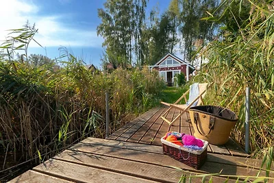 Skandinavisches Haus mit Blick auf den See