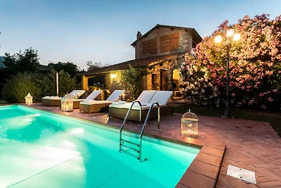 Landhaus in Lucca mit Salzwasserpool