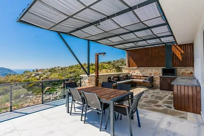Villa in Kalkan mit Schwimmbecken