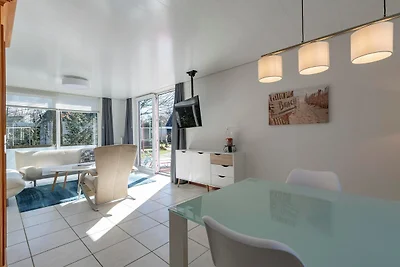 Ferienhaus mit Pool am Meer