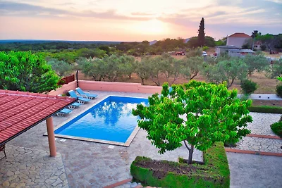 Ferienhaus mit Pool in Visocane