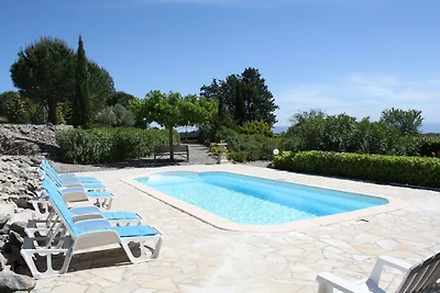 Moderna villa con piscina privata a Camplong