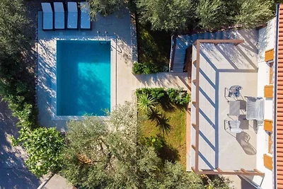 Rustika mit Pool & Meerblick