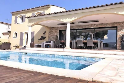 Häuser & Villen für 8 Personen