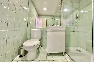Charming 2-Bedroom Apartment in Porto