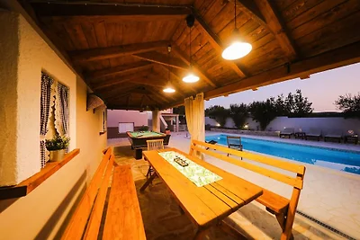 Villa a Pridraga con piscina e cinque persone