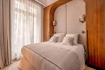 Luxe A/C Apt - 6P/3BDR - Arc de Triomphe