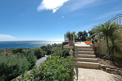 Villa in Les Issambres mit Schwimmbecken