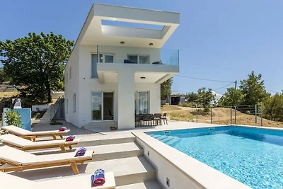 Villa in Podstrana met zwembad