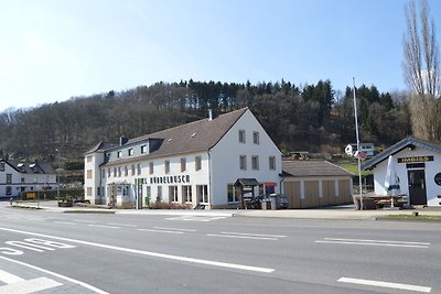 Idyllisches Ferienhaus in Schleiden mit Bar