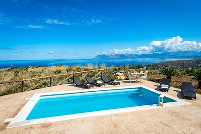 Elegante villa con piscina privata e vista...