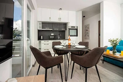 Modern Apartments with Private Balcony - Delu...