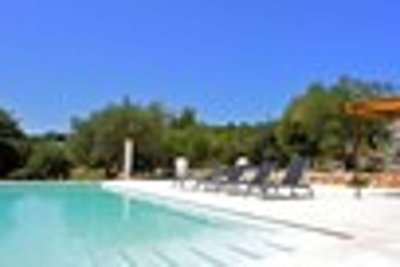 Trullo con complesso piscine a Cisternino