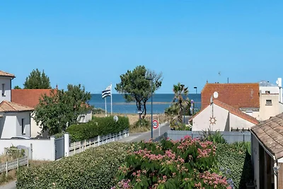 Huis vlakbij La Prée Beach met uitzicht op...