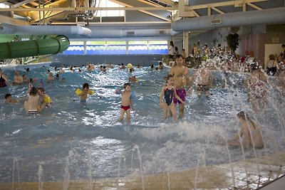 Luxuriöse Villa mit Whirlpool und Geschirrspü...